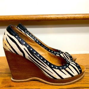 🚨2 for $20🚨Yellow box Zebra wedge 8.5